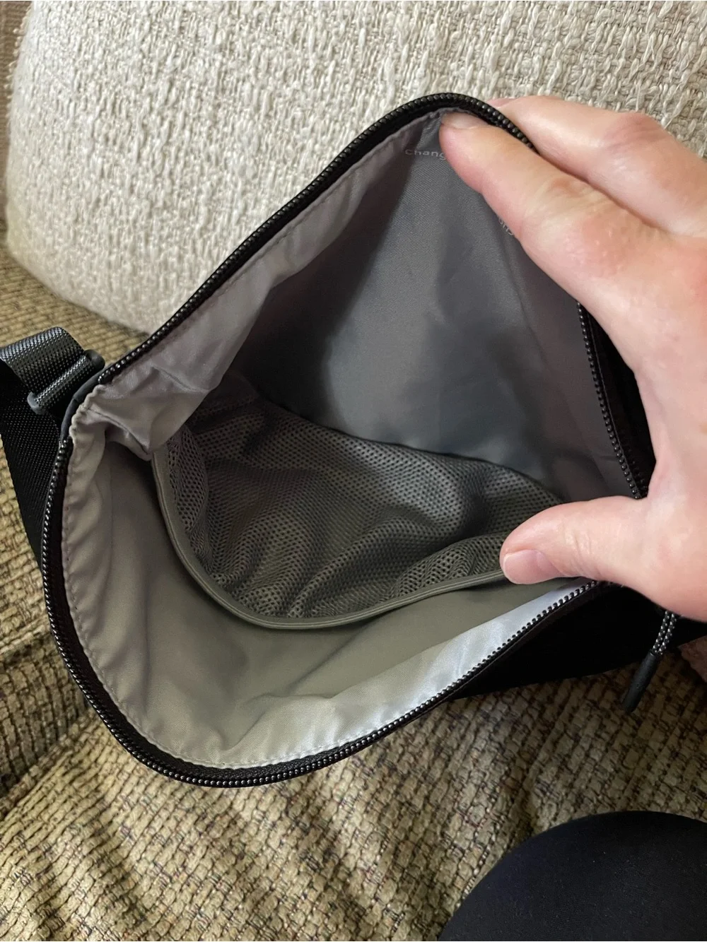 Lululemon Parent Crossbody Pouch Purse Bag Solid Black w/ Front Zipper Pocket